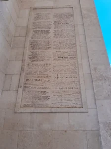 Katedral Donör Duvarı 2